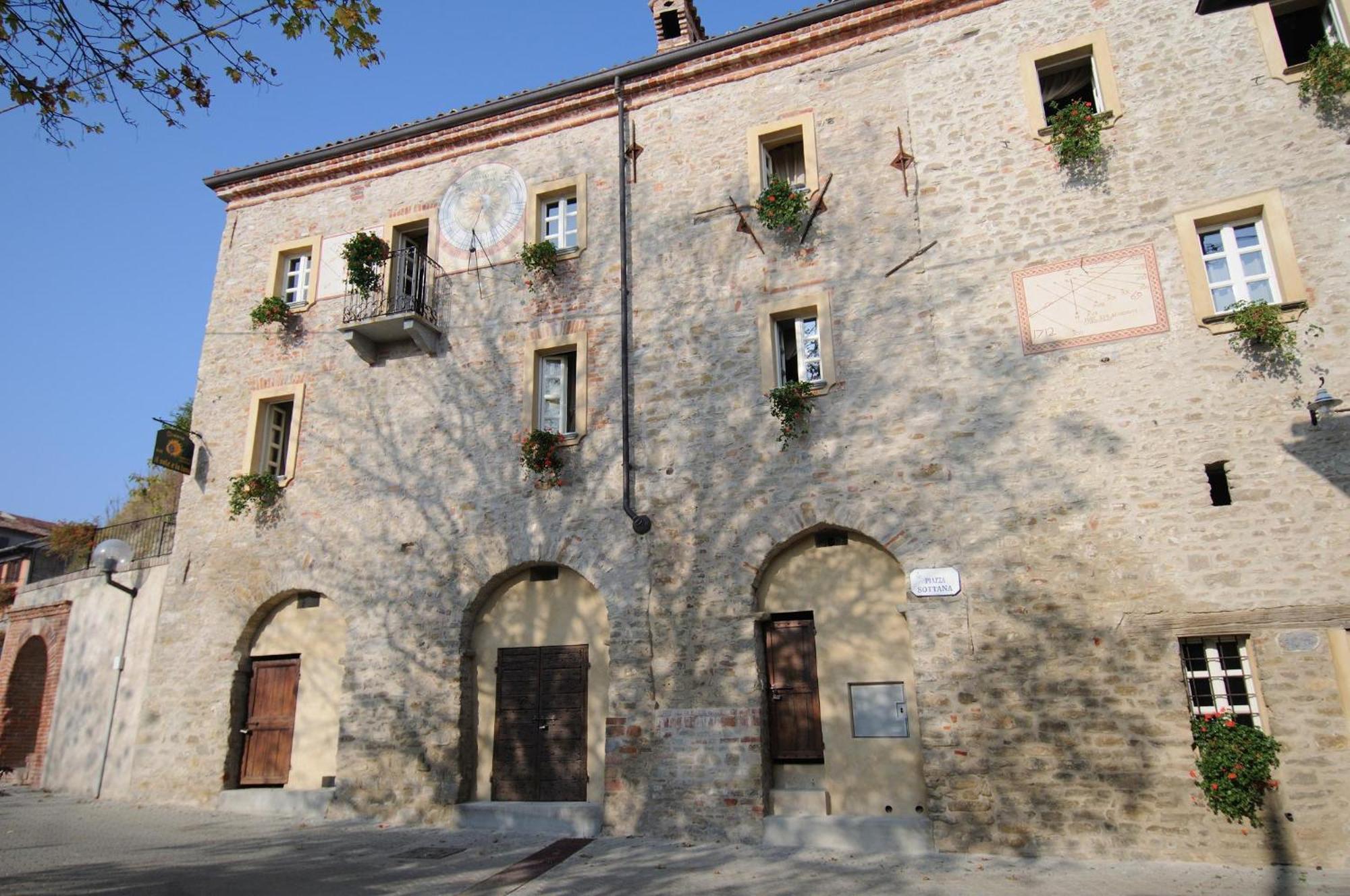 Dimora Storico Romantica Il Sole E La Luna Cerretto Langhe Zewnętrze zdjęcie
