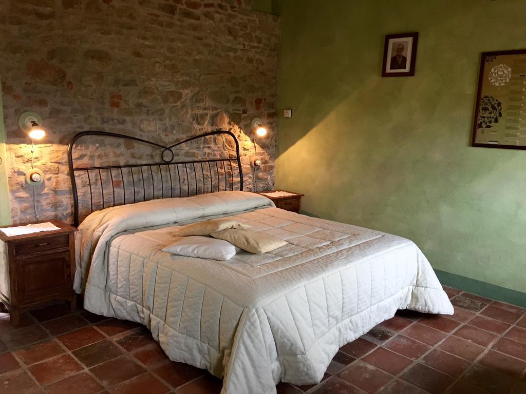 Dimora Storico Romantica Il Sole E La Luna Cerretto Langhe Pokój zdjęcie